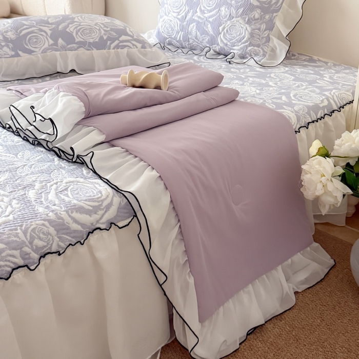 91家纺网 家纺一手货源 找家纺 吾欢心 2026新款法式凉感530克高克重PE乙纶双面大提花床裙凉席席子三件套-玫瑰庄园 玫瑰庄园紫