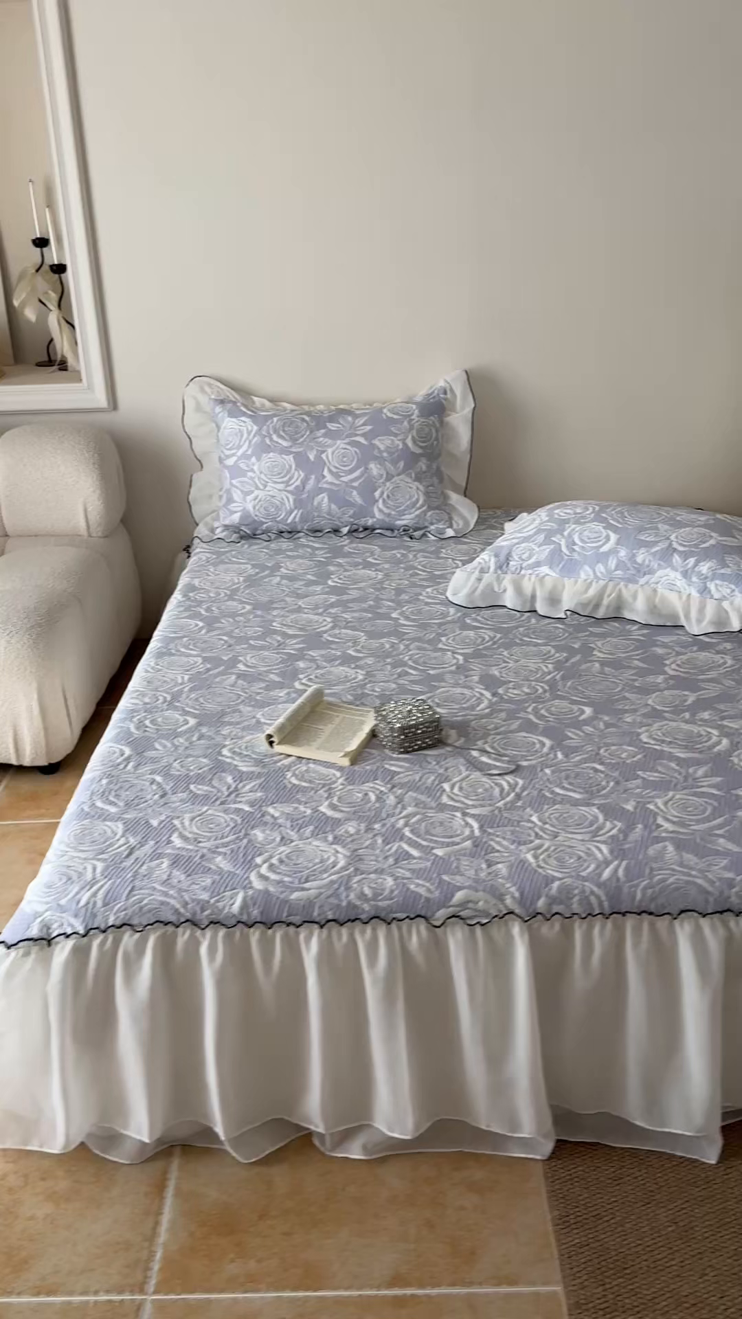 91家纺网 家纺一手货源 找家纺 吾欢心 2026新款法式凉感530克高克重PE乙纶双面大提花床裙凉席席子三件套-玫瑰庄园 玫瑰庄园紫