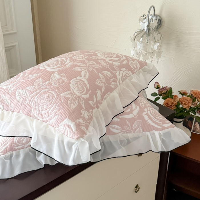 91家纺网 家纺一手货源 找家纺 吾欢心 2026新款法式凉感530克高克重PE乙纶双面大提花床裙凉席席子三件套-玫瑰庄园 组合图仅供展示不可下单