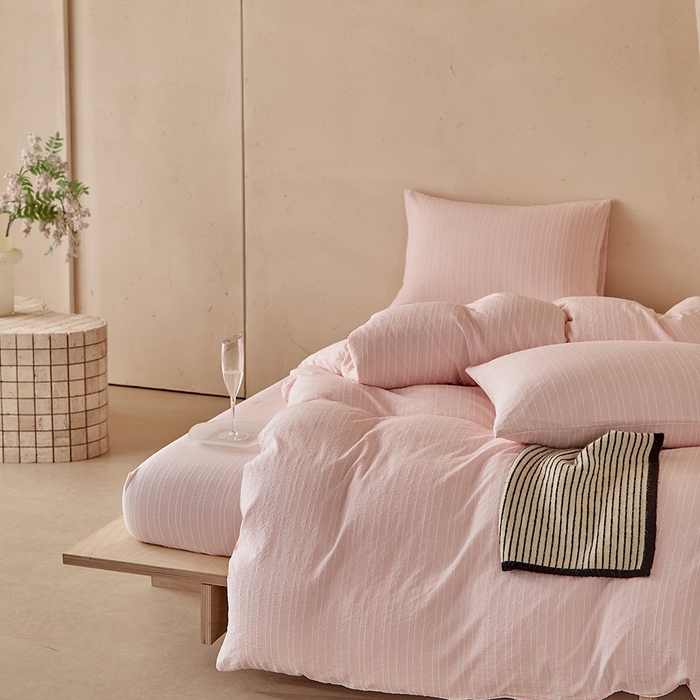 91家纺网 家纺一手货源 找家纺 缘生活 2026春夏新款（仿棉麻款）色织提花条纹四件套 色织提花条纹-玉粉色