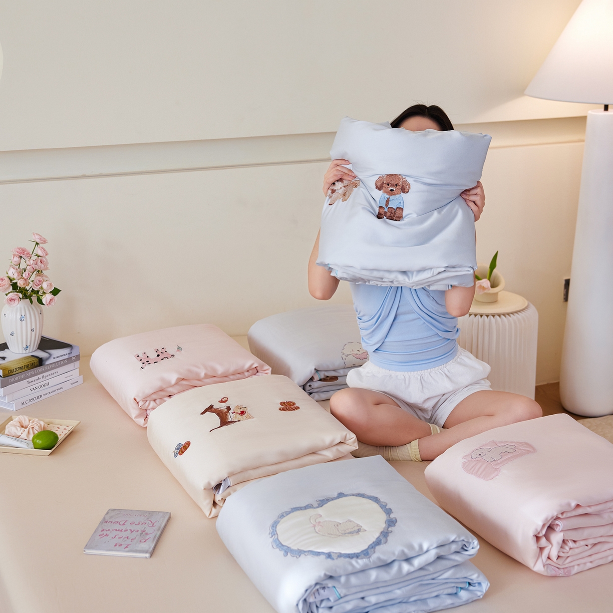 91家纺网 家纺一手货源 找家纺 沐珩家纺 2026新款莱赛尔天丝绣花夏被50天丝大豆棉夏被四件套-萌神系列 组合图