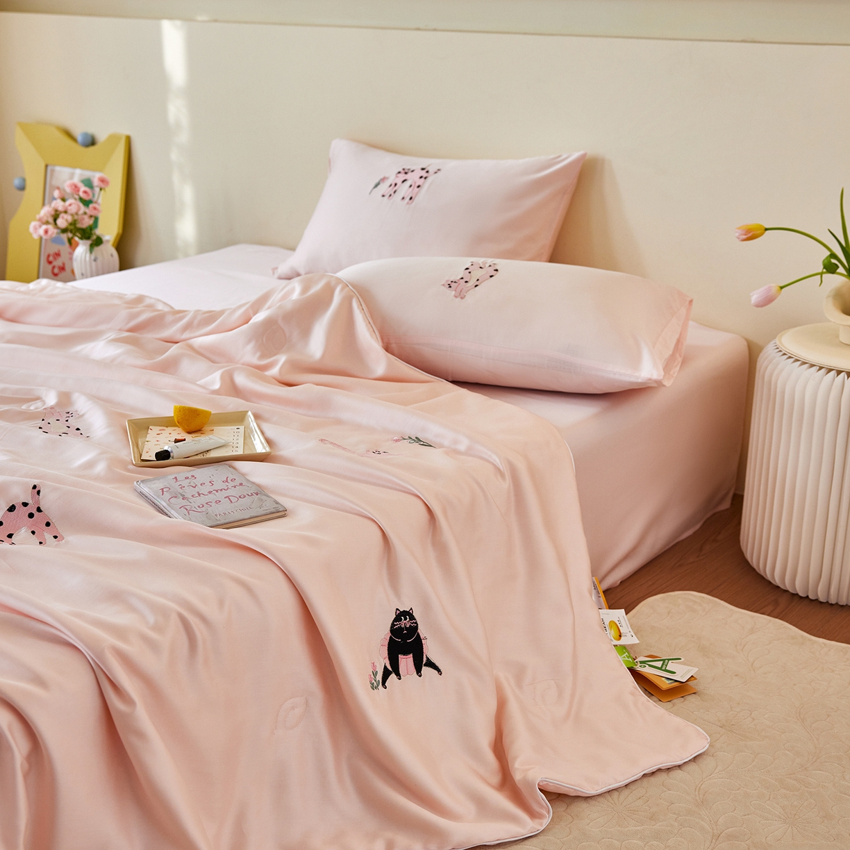 91家纺网 家纺一手货源 找家纺 （总）沐珩家纺 2026新款莱赛尔天丝绣花夏被50天丝大豆棉夏被四件套-萌神系列