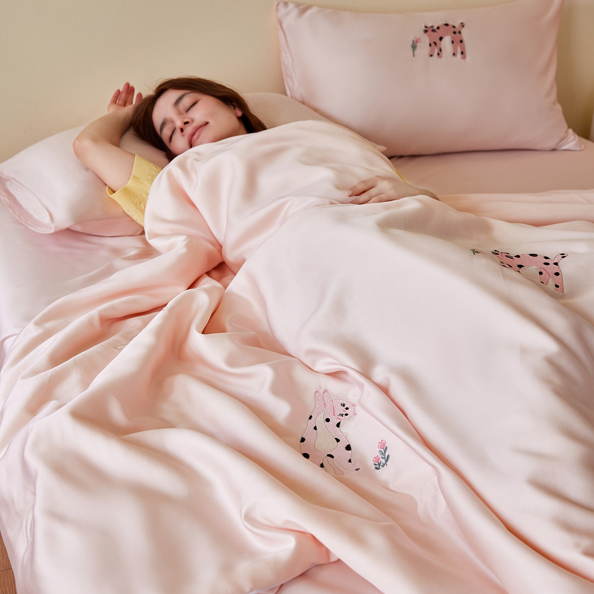 91家纺网 家纺一手货源 找家纺 （总）沐珩家纺 2026新款莱赛尔天丝绣花夏被50天丝大豆棉夏被四件套-萌神系列