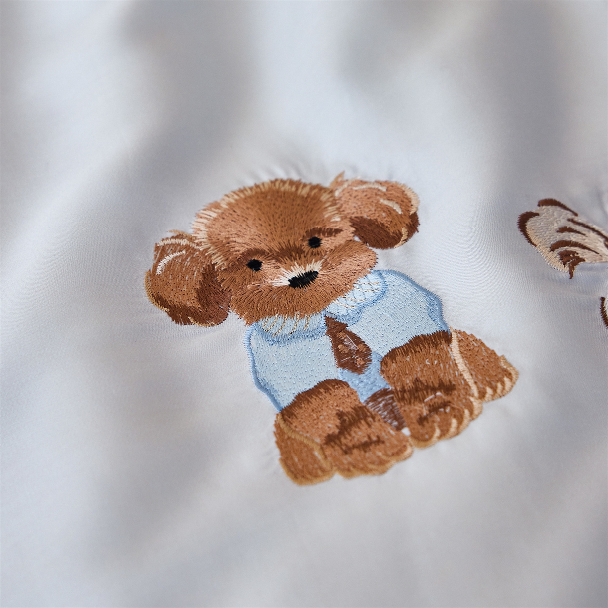 91家纺网 家纺一手货源 找家纺 沐珩家纺 2026新款莱赛尔天丝绣花夏被50天丝大豆棉夏被四件套-萌神系列 奶汪派对