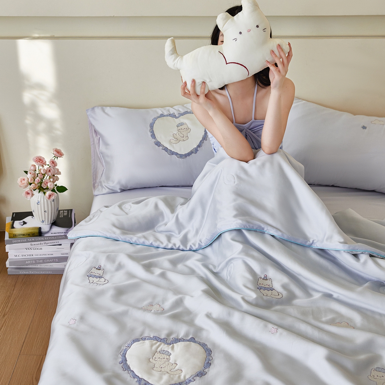 91家纺网 家纺一手货源 找家纺 沐珩家纺 2026新款莱赛尔天丝绣花夏被50天丝大豆棉夏被四件套-萌神系列 甜梦心愿