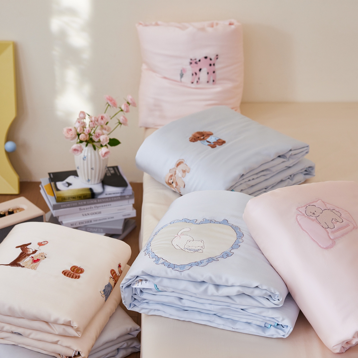 91家纺网 家纺一手货源 找家纺 沐珩家纺 2026新款莱赛尔天丝绣花夏被50天丝大豆棉夏被四件套-萌神系列 组合图