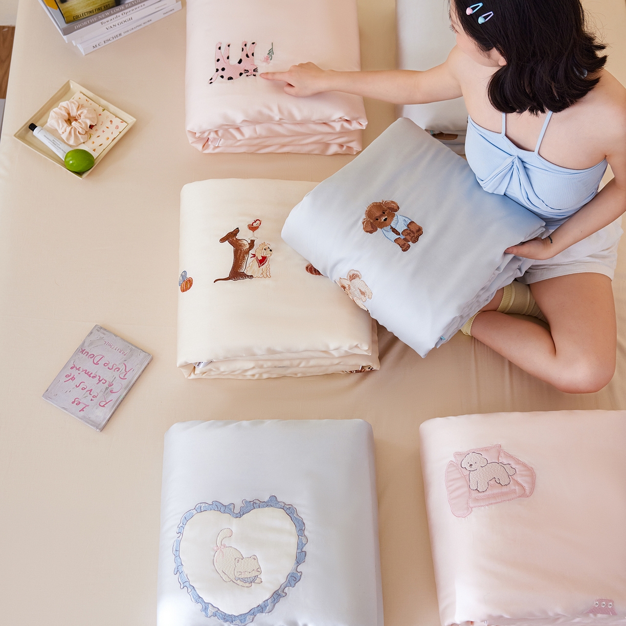 91家纺网 家纺一手货源 找家纺 沐珩家纺 2026新款莱赛尔天丝绣花夏被50天丝大豆棉夏被四件套-萌神系列 组合图