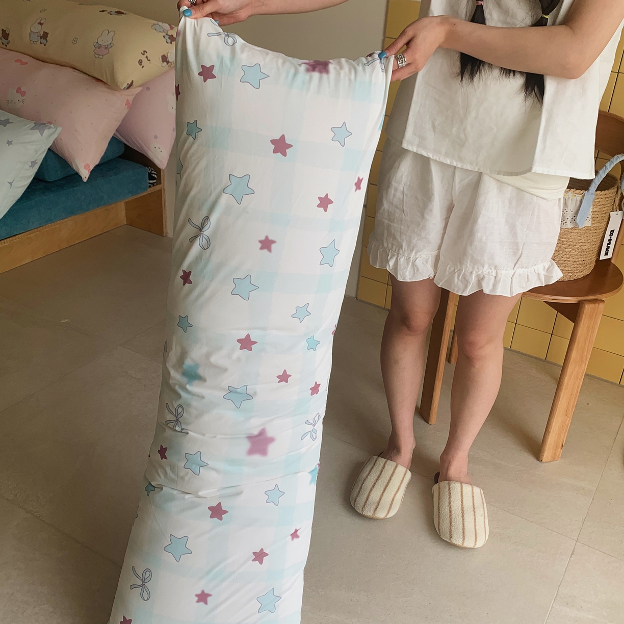 91家纺网 家纺一手货源 找家纺 桃喜 2026新款凉感多功能长抱枕 凉感抱枕-薄荷奶咖星星