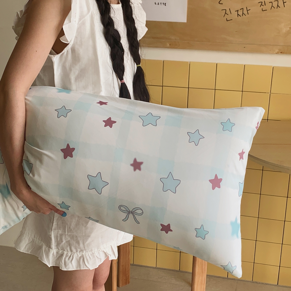 91家纺网 家纺一手货源 找家纺 桃喜 2026新款凉感多功能长抱枕 凉感抱枕-薄荷奶咖星星