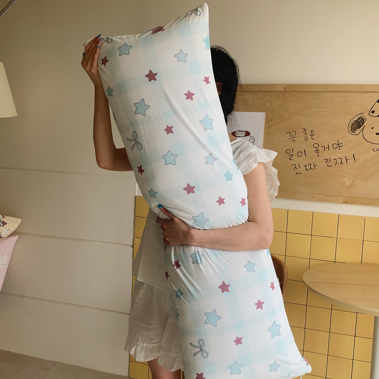 91家纺网 家纺一手货源 找家纺 桃喜 2026新款凉感多功能长抱枕 凉感抱枕-薄荷奶咖星星