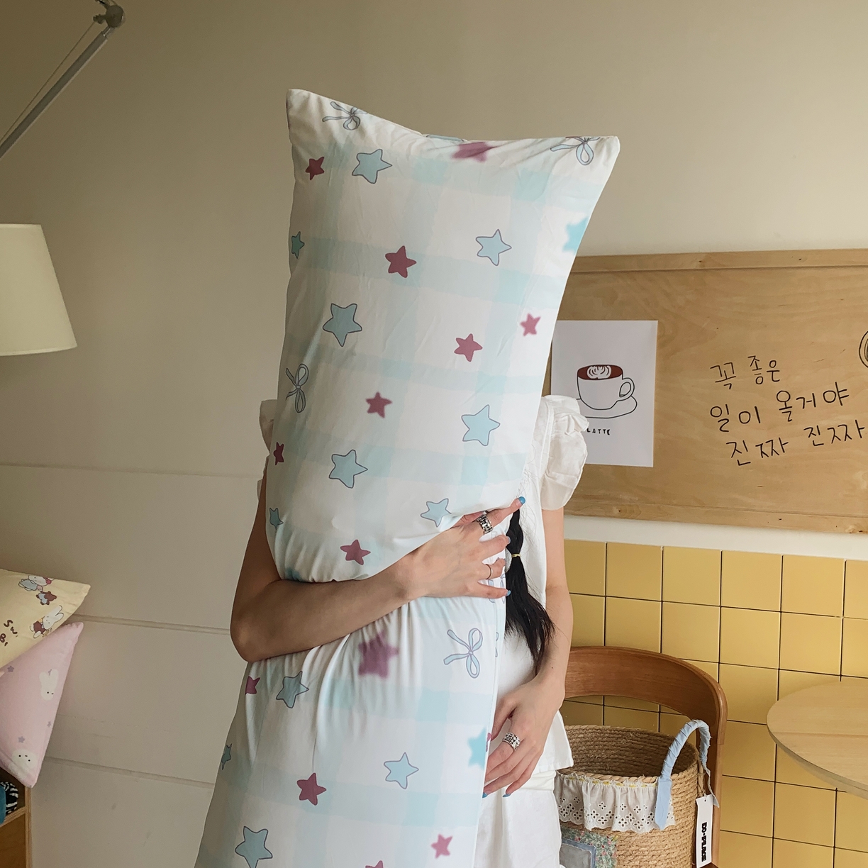 91家纺网 家纺一手货源 找家纺 桃喜 2026新款凉感多功能长抱枕 凉感抱枕-薄荷奶咖星星