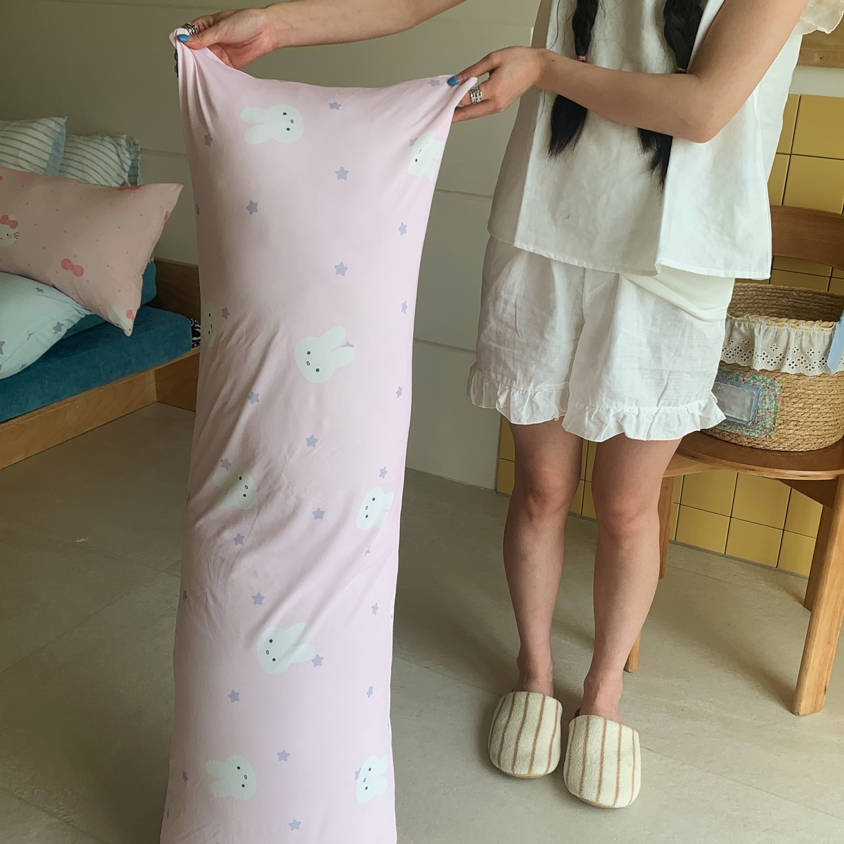 91家纺网 家纺一手货源 找家纺 桃喜 2026新款凉感多功能长抱枕 凉感抱枕-粉色星星兔