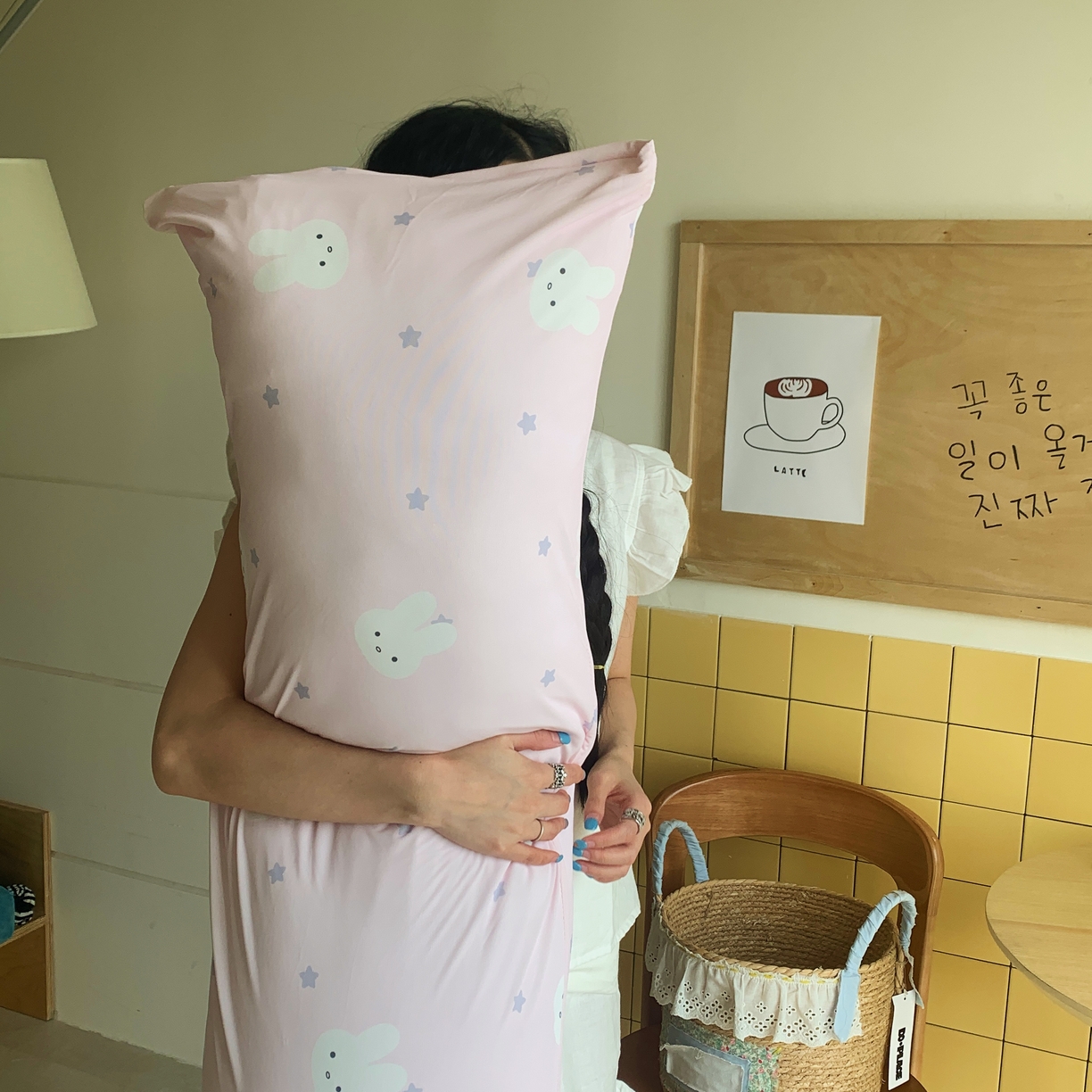 91家纺网 家纺一手货源 找家纺 桃喜 2026新款凉感多功能长抱枕 凉感抱枕-粉色星星兔