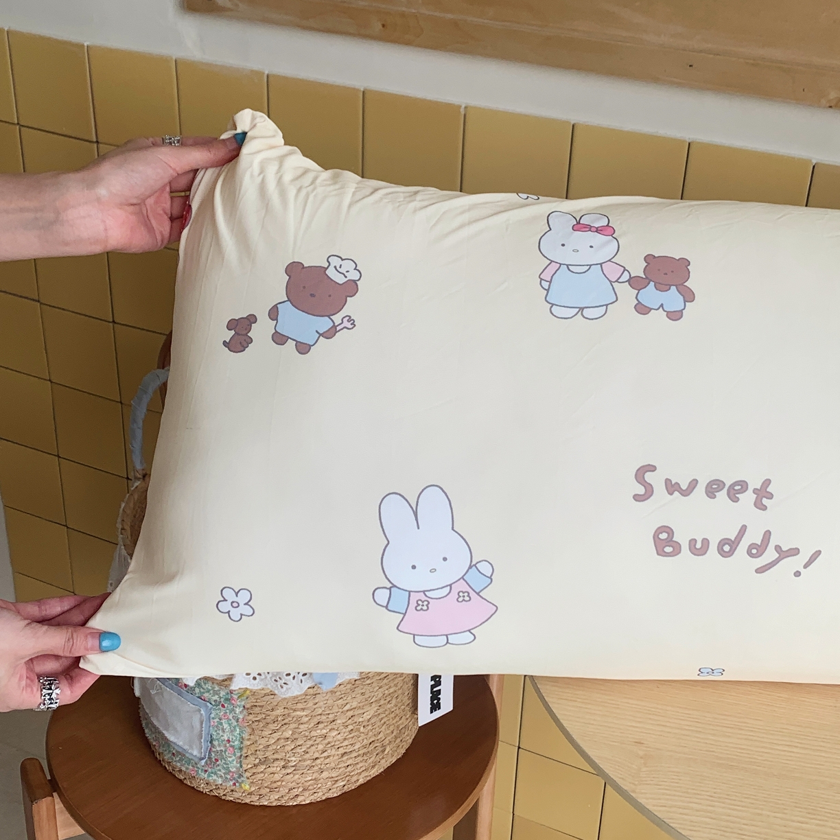 91家纺网 家纺一手货源 找家纺 桃喜 2026新款凉感多功能长抱枕 凉感抱枕-奶黄元气兔兔