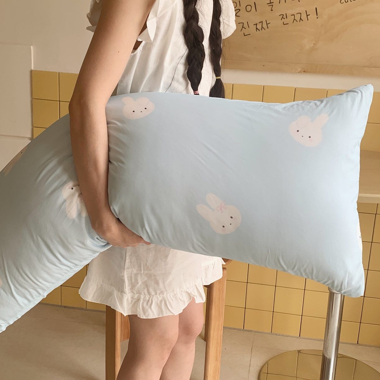 91家纺网 家纺一手货源 找家纺 桃喜 2026新款凉感多功能长抱枕 凉感抱枕-奶蓝兔兔