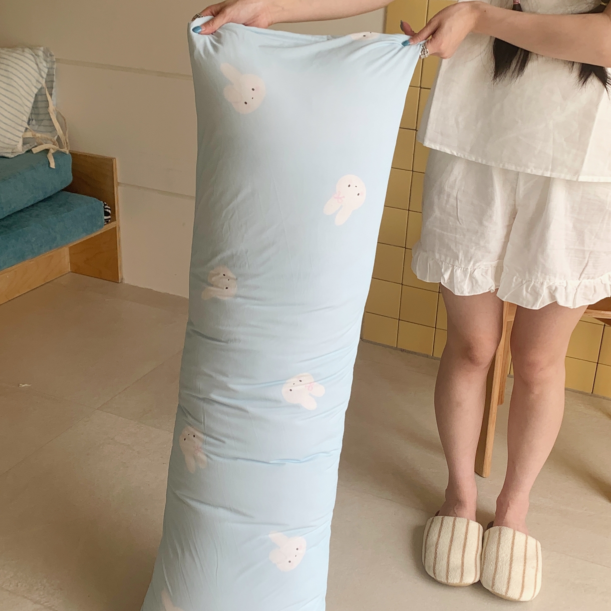 91家纺网 家纺一手货源 找家纺 桃喜 2026新款凉感多功能长抱枕 凉感抱枕-奶蓝兔兔