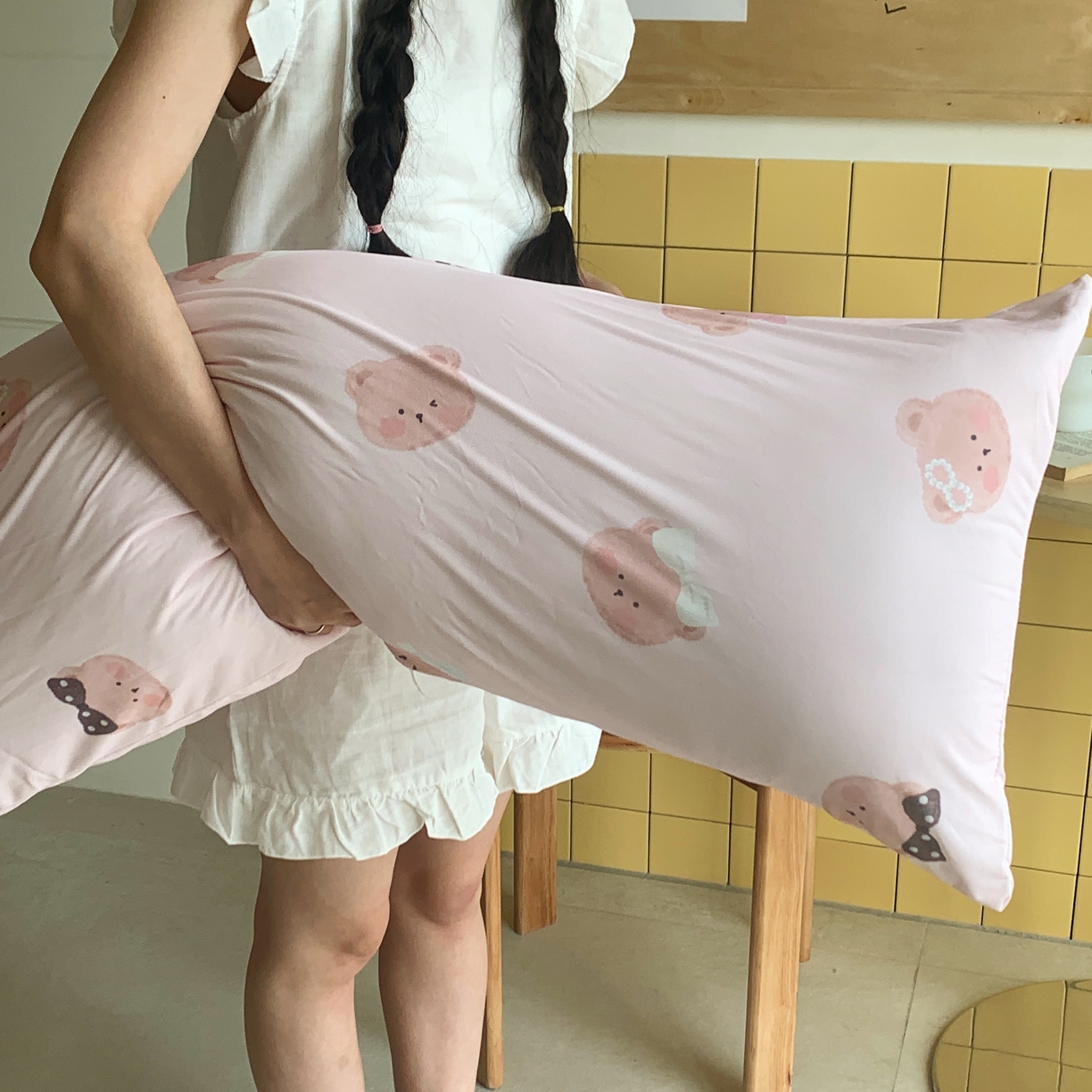 91家纺网 家纺一手货源 找家纺 桃喜 2026新款凉感多功能长抱枕 凉感抱枕-小熊奶盖