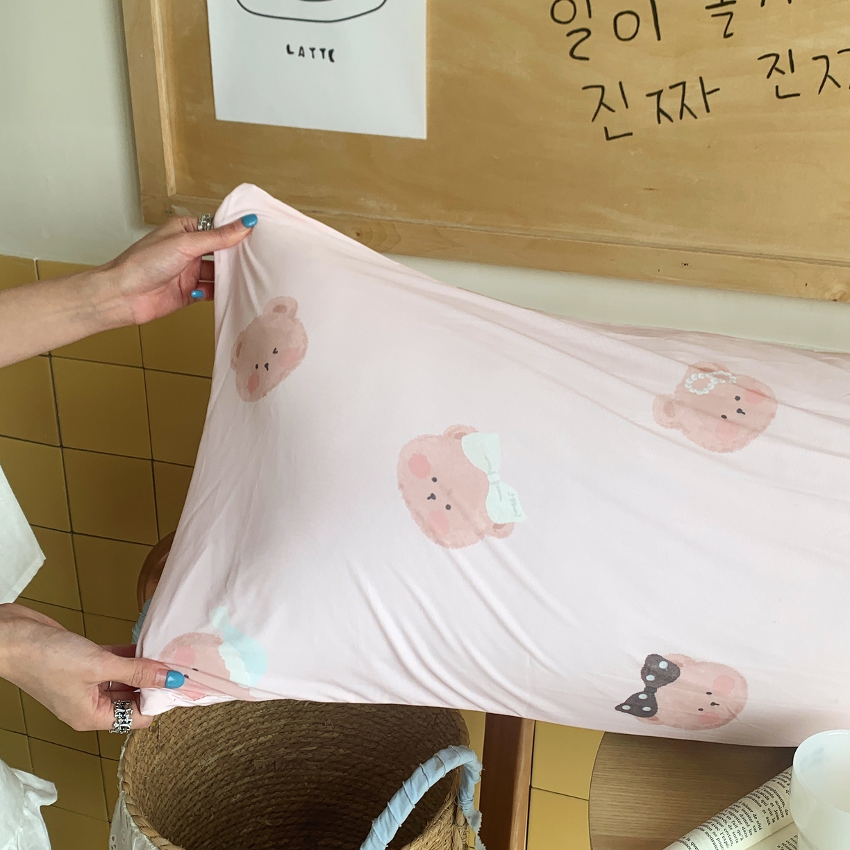 91家纺网 家纺一手货源 找家纺 桃喜 2026新款凉感多功能长抱枕 凉感抱枕-小熊奶盖