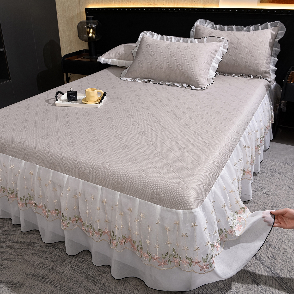 91家纺网 家纺一手货源 找家纺 （总）赛丽雅 2026春夏新款420克A类PE聚乙烯提花冰豆豆凉感床裙款凉席三件套席子空调软席