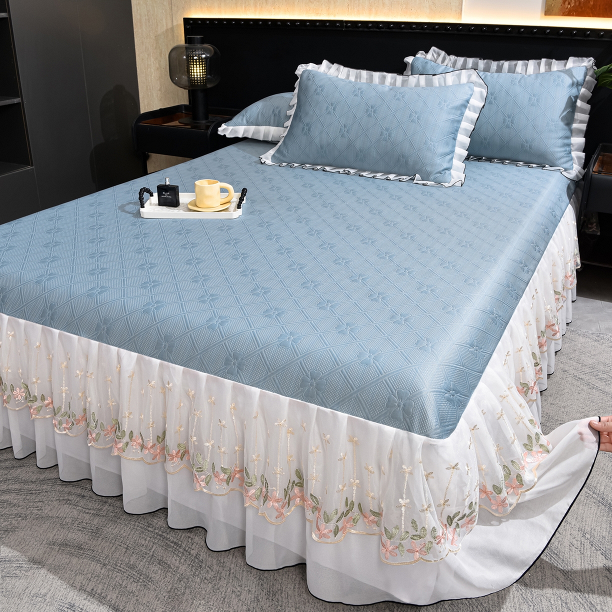 91家纺网 家纺一手货源 找家纺 （总）赛丽雅 2026春夏新款420克A类PE聚乙烯提花冰豆豆凉感床裙款凉席三件套席子空调软席