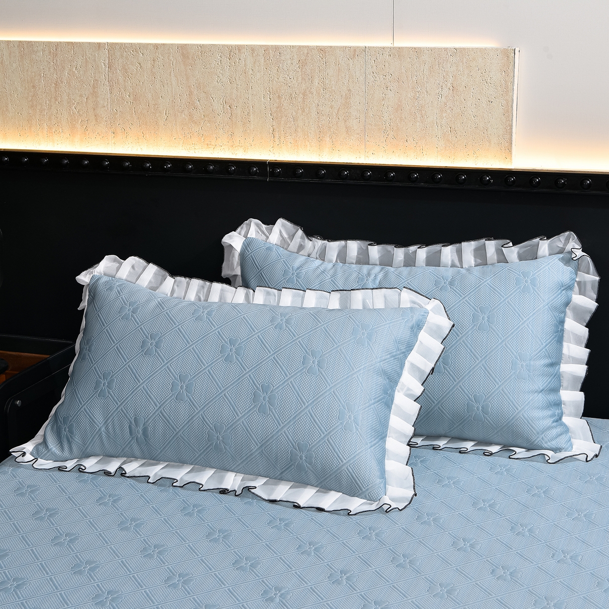 91家纺网 家纺一手货源 找家纺 赛丽雅 2026春夏新款420克A类PE聚乙烯提花冰豆豆凉感床裙款凉席三件套席子空调软席 兰朵-蓝