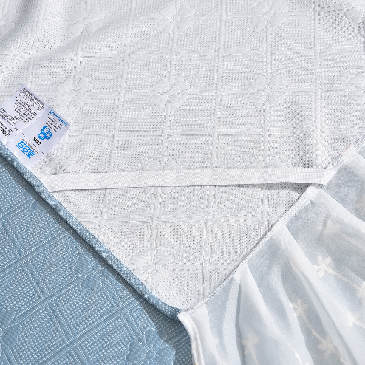 91家纺网 家纺一手货源 找家纺 赛丽雅 2026春夏新款420克A类PE聚乙烯提花冰豆豆凉感床裙款凉席三件套席子空调软席 兰朵-蓝