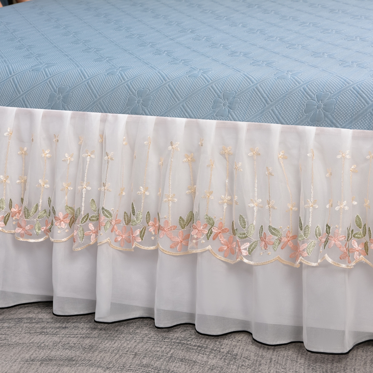 91家纺网 家纺一手货源 找家纺 赛丽雅 2026春夏新款420克A类PE聚乙烯提花冰豆豆凉感床裙款凉席三件套席子空调软席 兰朵-蓝