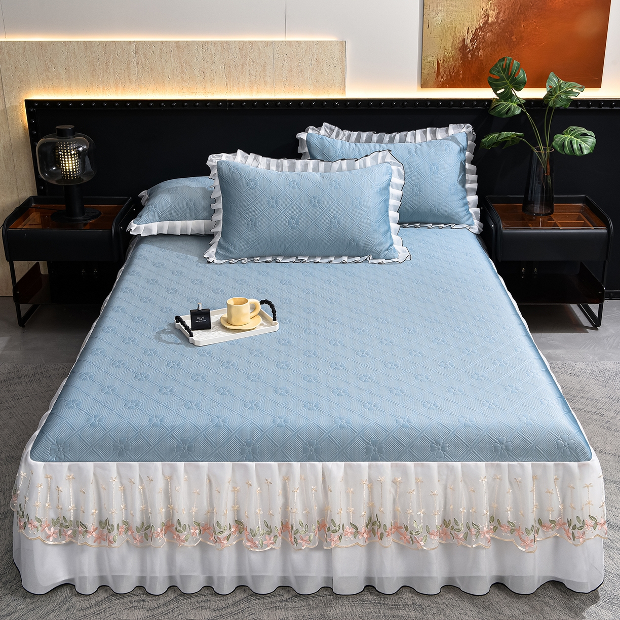 91家纺网 家纺一手货源 找家纺 赛丽雅 2026春夏新款420克A类PE聚乙烯提花冰豆豆凉感床裙款凉席三件套席子空调软席 兰朵-蓝