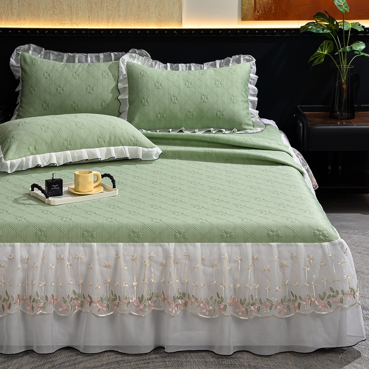 91家纺网 家纺一手货源 找家纺 赛丽雅 2026春夏新款420克A类PE聚乙烯提花冰豆豆凉感床裙款凉席三件套席子空调软席 兰朵-绿