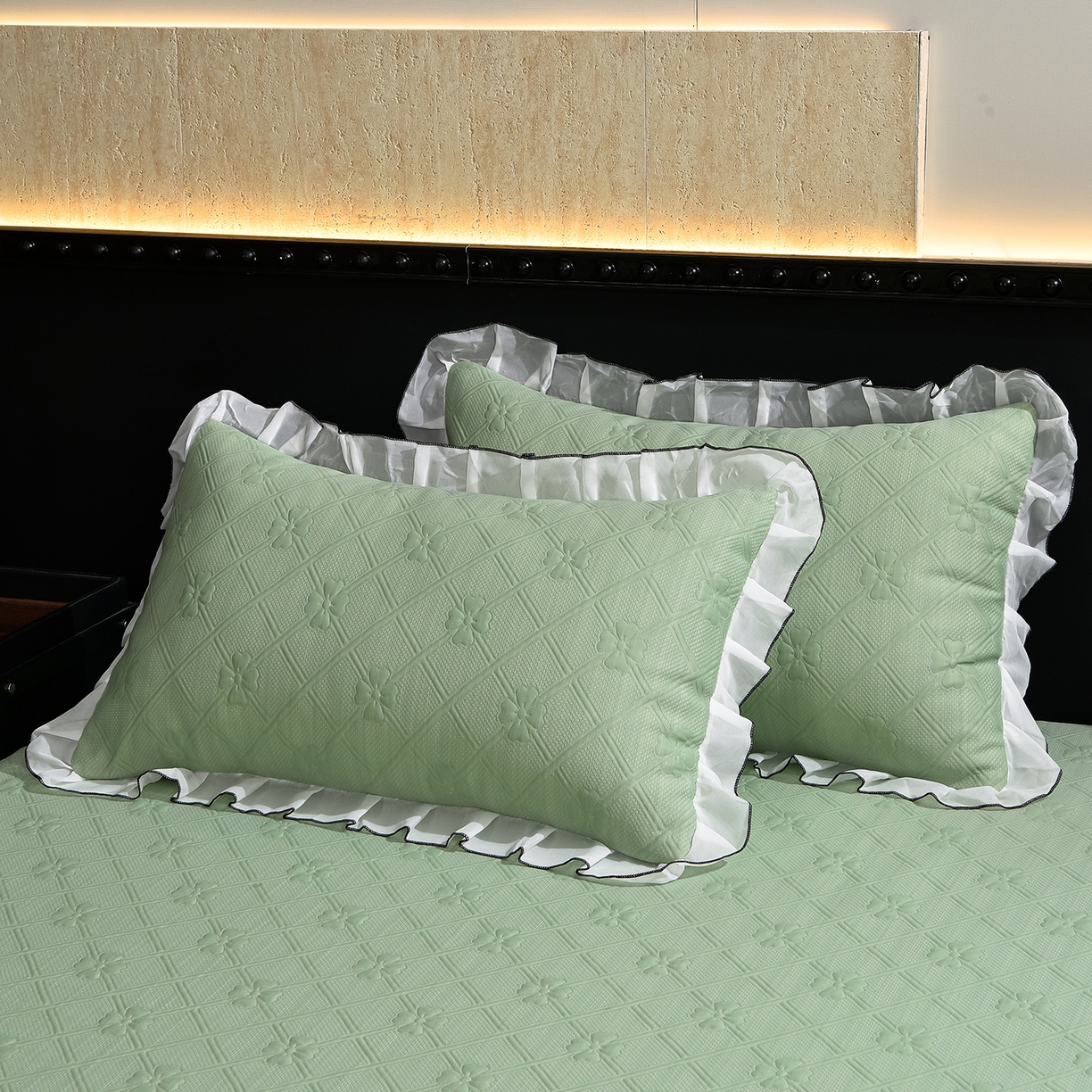 91家纺网 家纺一手货源 找家纺 赛丽雅 2026春夏新款420克A类PE聚乙烯提花冰豆豆凉感床裙款凉席三件套席子空调软席 兰朵-绿