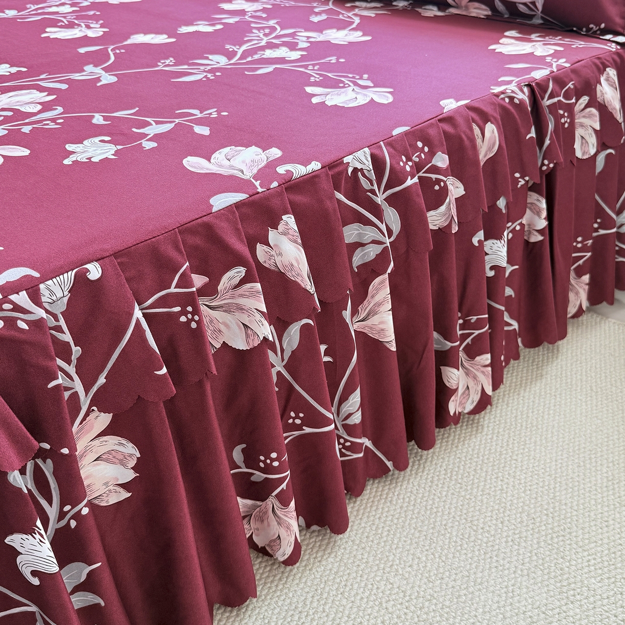 91家纺网 家纺一手货源 找家纺 亿佳人 2026新款芦荟棉单床裙床裙单件芦荟棉床裙单件 酒红玉枝