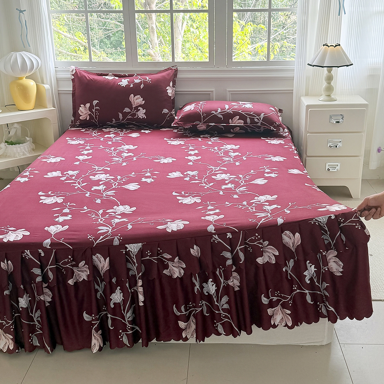 91家纺网 家纺一手货源 找家纺 亿佳人 2026新款芦荟棉单床裙床裙单件芦荟棉床裙三件套 酒红玉枝