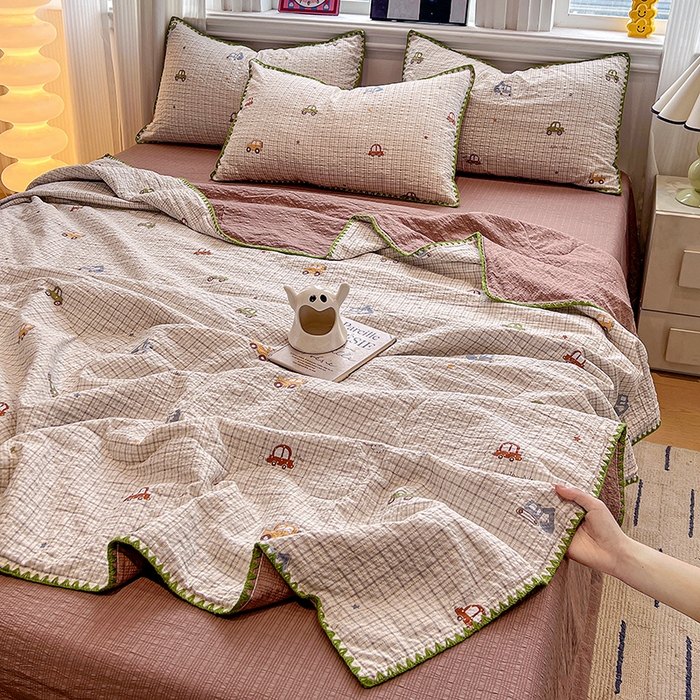 91家纺网 家纺一手货源 找家纺 一比一家纺 2026春夏新款三角针泡芙纱夏被夏凉被空调被四件套 三角针夏被-小汽车