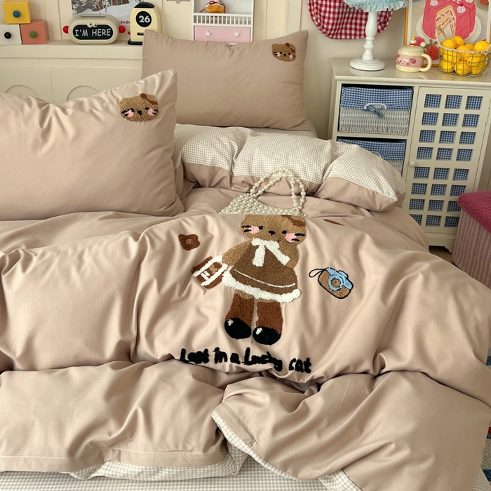 91家纺网 家纺一手货源 找家纺 鑫佳居 2026新款古法水洗云感棉毛巾绣四件套 奶茶KT猫