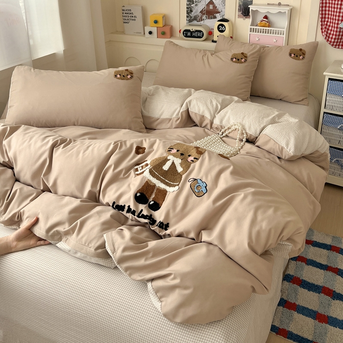 91家纺网 家纺一手货源 找家纺 鑫佳居 2026新款古法水洗云感棉毛巾绣四件套 奶茶KT猫