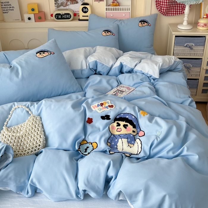 91家纺网 家纺一手货源 找家纺 鑫佳居 2026新款古法水洗云感棉毛巾绣四件套 蓝格与胖星