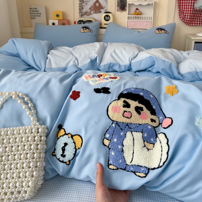 91家纺网 家纺一手货源 找家纺 鑫佳居 2026新款古法水洗云感棉毛巾绣四件套 蓝格与胖星