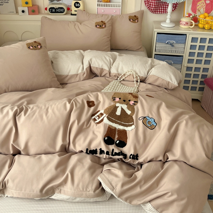 91家纺网 家纺一手货源 找家纺 鑫佳居 2026新款古法水洗云感棉毛巾绣四件套 奶茶KT猫