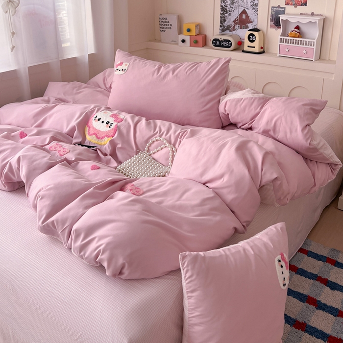 91家纺网 家纺一手货源 找家纺 鑫佳居 2026新款古法水洗云感棉毛巾绣四件套 甜甜圈KT