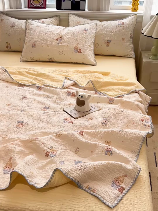 91家纺网 家纺一手货源 找家纺 一比一家纺 2026春夏新款三角针泡芙纱夏被夏凉被空调被四件套 三角针夏被-摇摇星人