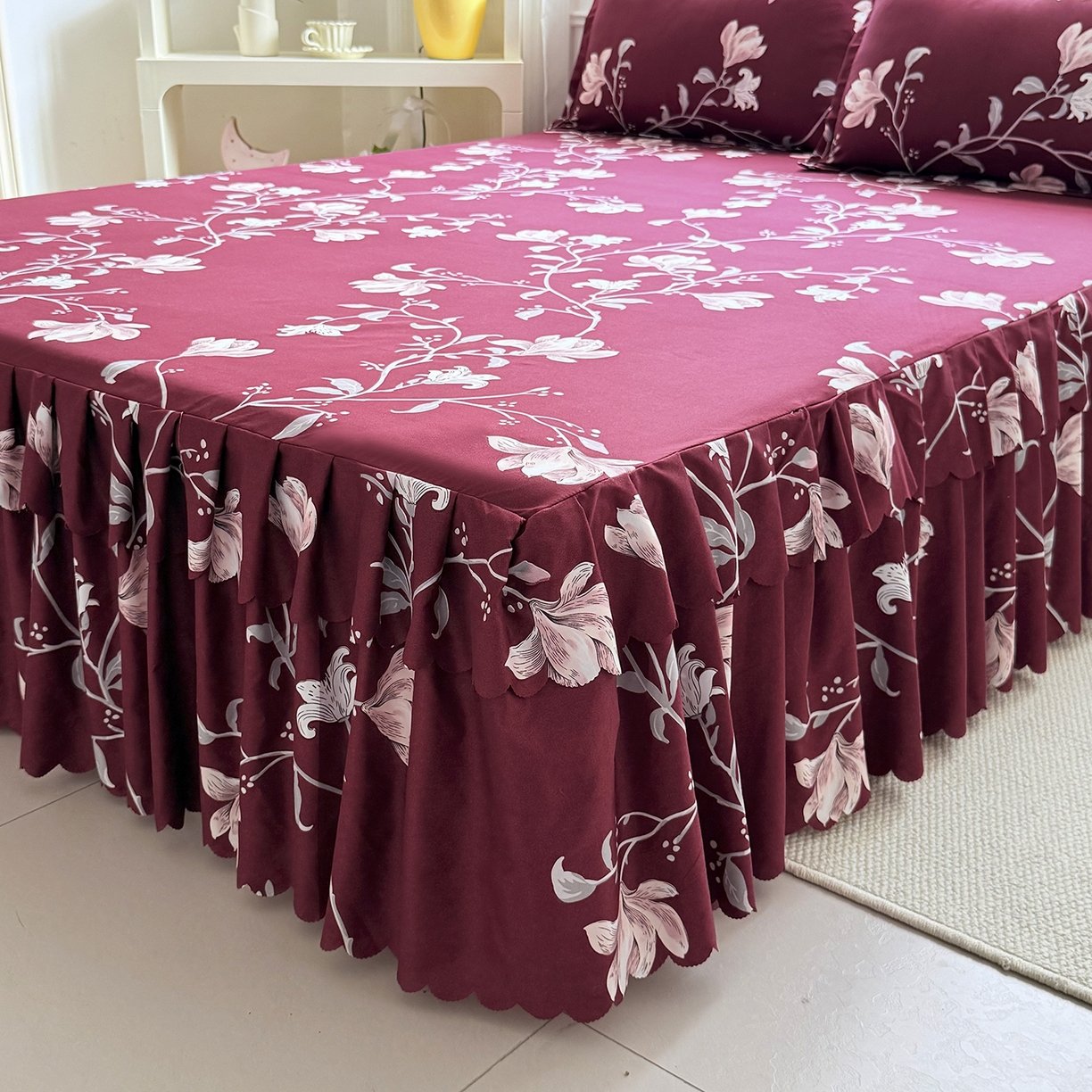 91家纺网 家纺一手货源 找家纺 亿佳人 2026新款芦荟棉化纤四件套单床裙单枕套-床裙款四件套 酒红玉枝