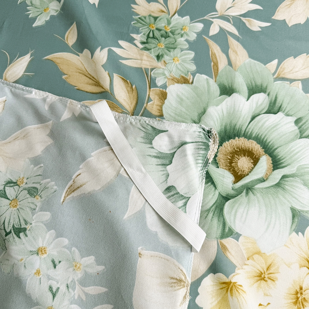 91家纺网 家纺一手货源 找家纺 亿佳人 2026新款芦荟棉化纤四件套单床裙单枕套-床裙款四件套 乐开花