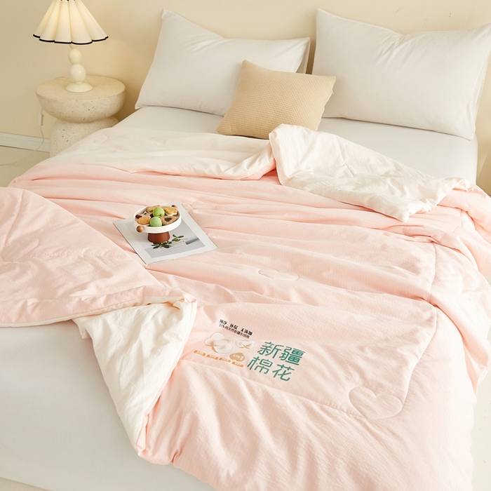 91家纺网 家纺一手货源 找家纺 小桃姐家纺 2026新款拼色无印风新疆棉花被春秋被夏被被子被芯 白桃粉