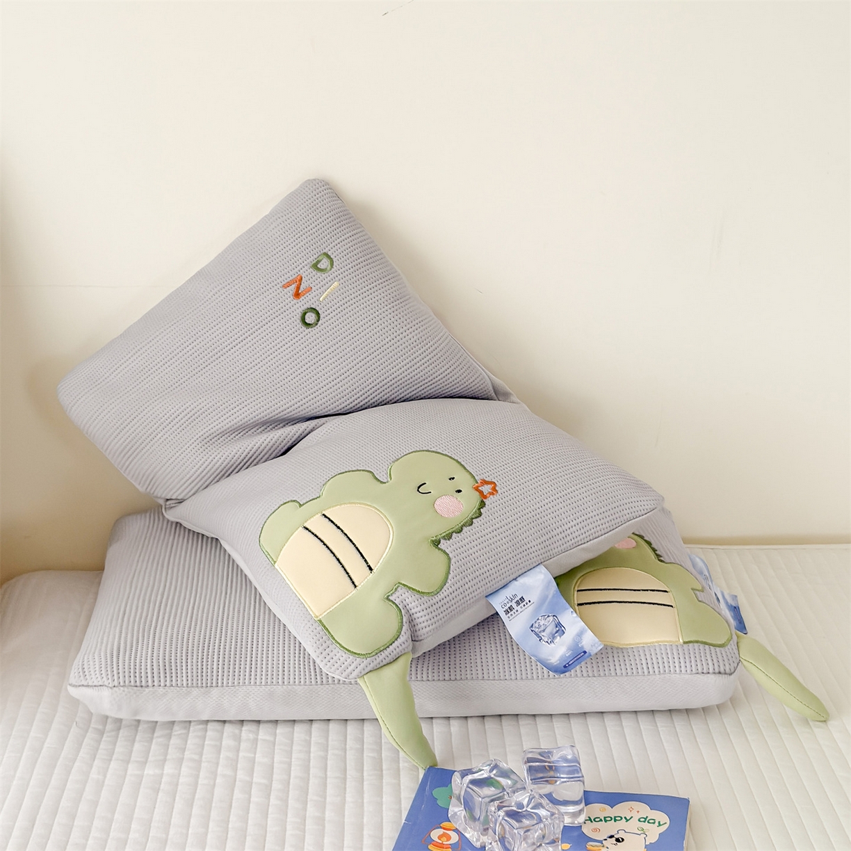 91家纺网 家纺一手货源 找家纺 麦肯锡 2026新款小恐龙儿童荞麦枕枕头枕芯 灰色