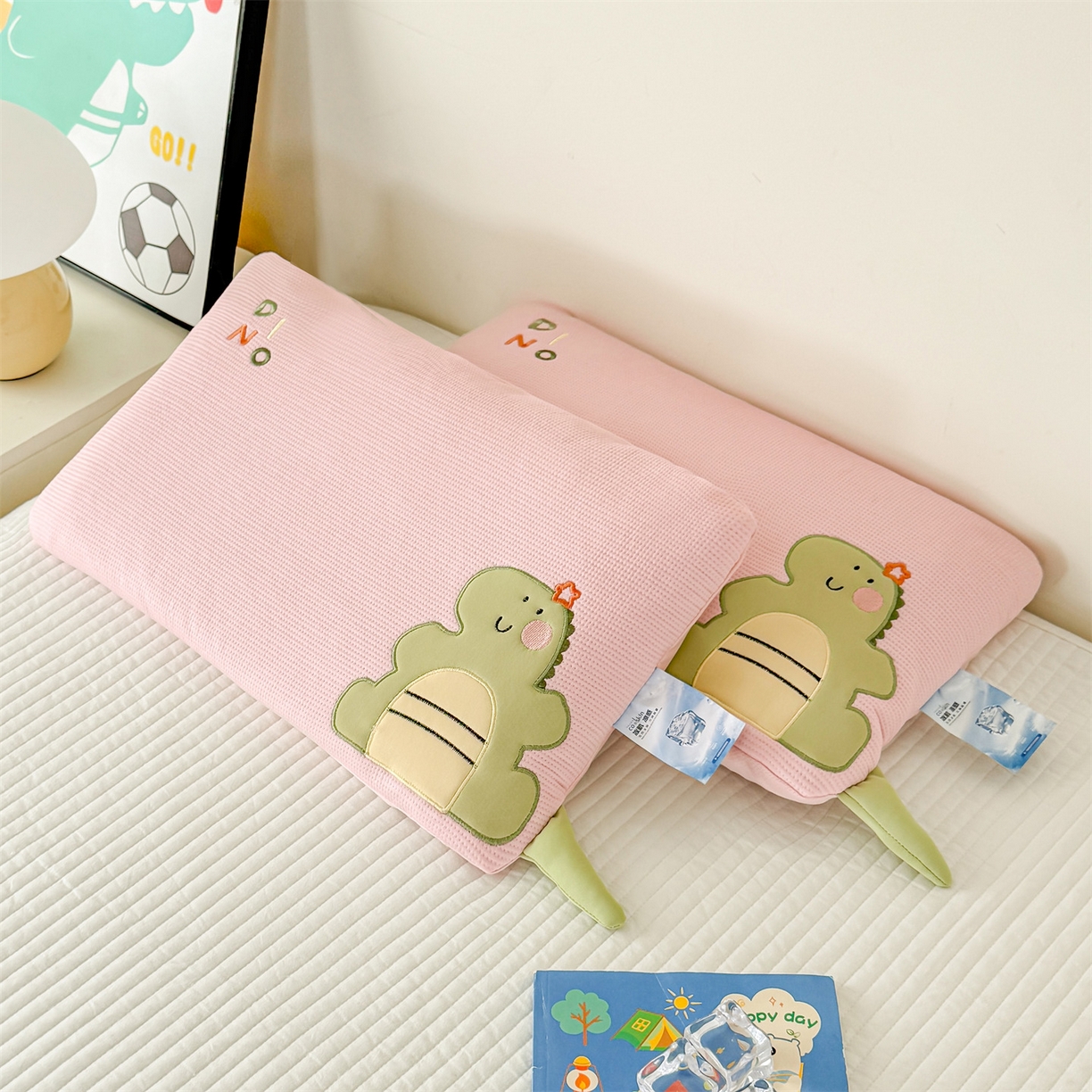 91家纺网 家纺一手货源 找家纺 麦肯锡 2026新款小恐龙儿童荞麦枕枕头枕芯 粉色