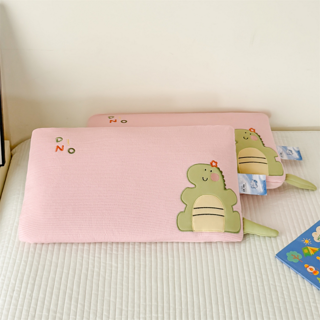 91家纺网 家纺一手货源 找家纺 麦肯锡 2026新款小恐龙儿童荞麦枕枕头枕芯 粉色