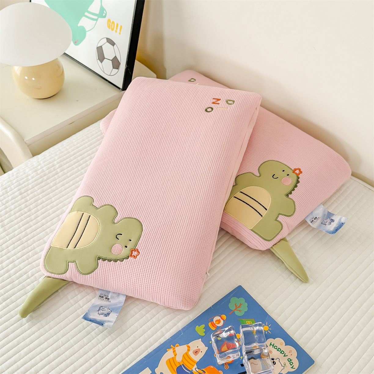 91家纺网 家纺一手货源 找家纺 麦肯锡 2026新款小恐龙儿童荞麦枕枕头枕芯 粉色