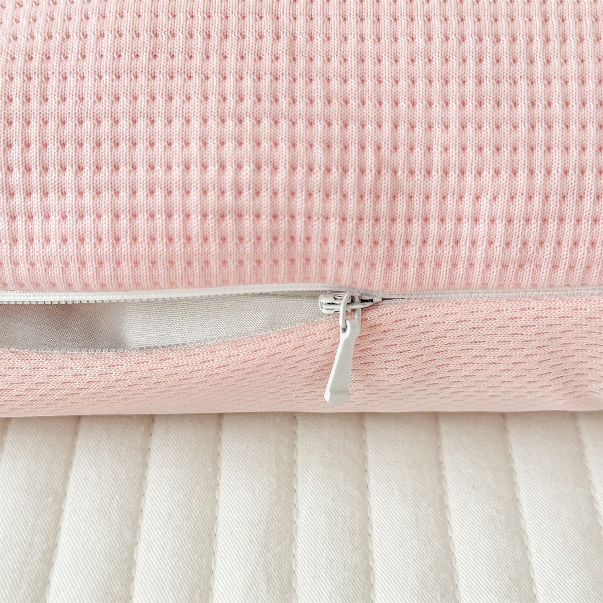 91家纺网 家纺一手货源 找家纺 麦肯锡 2026新款小恐龙儿童荞麦枕枕头枕芯 粉色