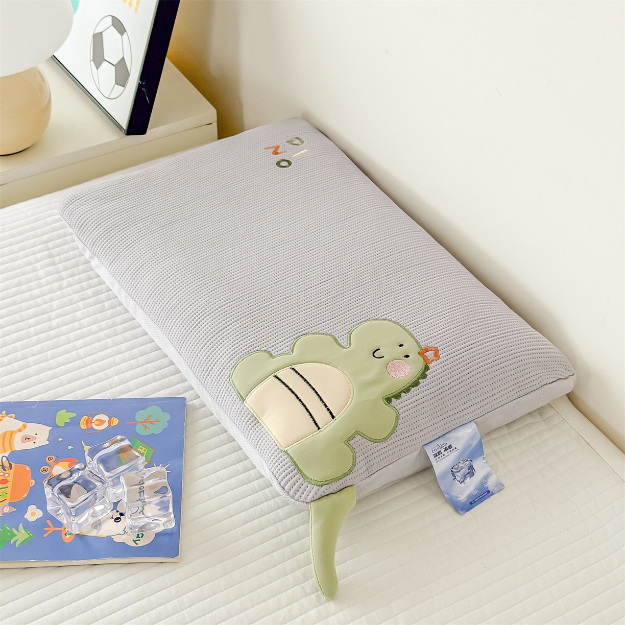 91家纺网 家纺一手货源 找家纺 麦肯锡 2026新款小恐龙儿童荞麦枕枕头枕芯 灰色