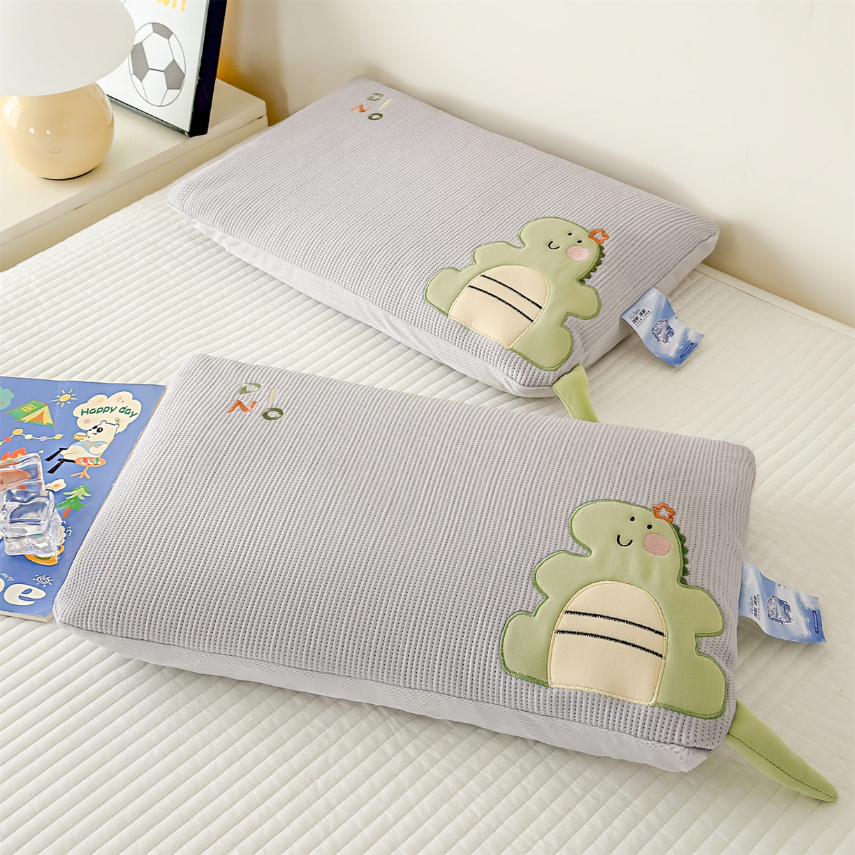 91家纺网 家纺一手货源 找家纺 麦肯锡 2026新款小恐龙儿童荞麦枕枕头枕芯 灰色